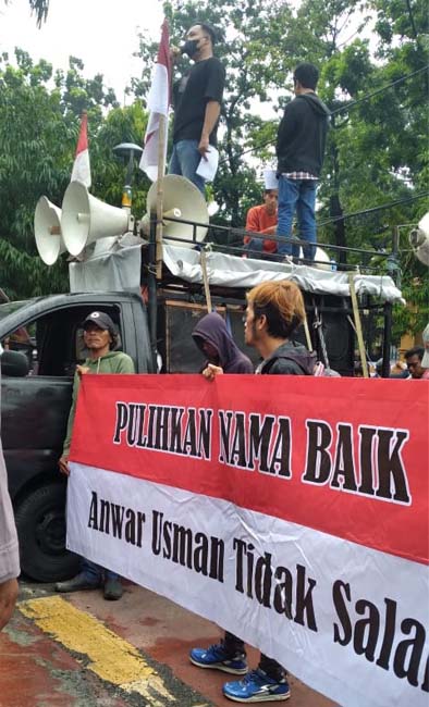 Massa Geruduk PTUN Jakarta, Minta Kembalikan Kewenangan Anwar Usman sebagai Hakim Konstitusi